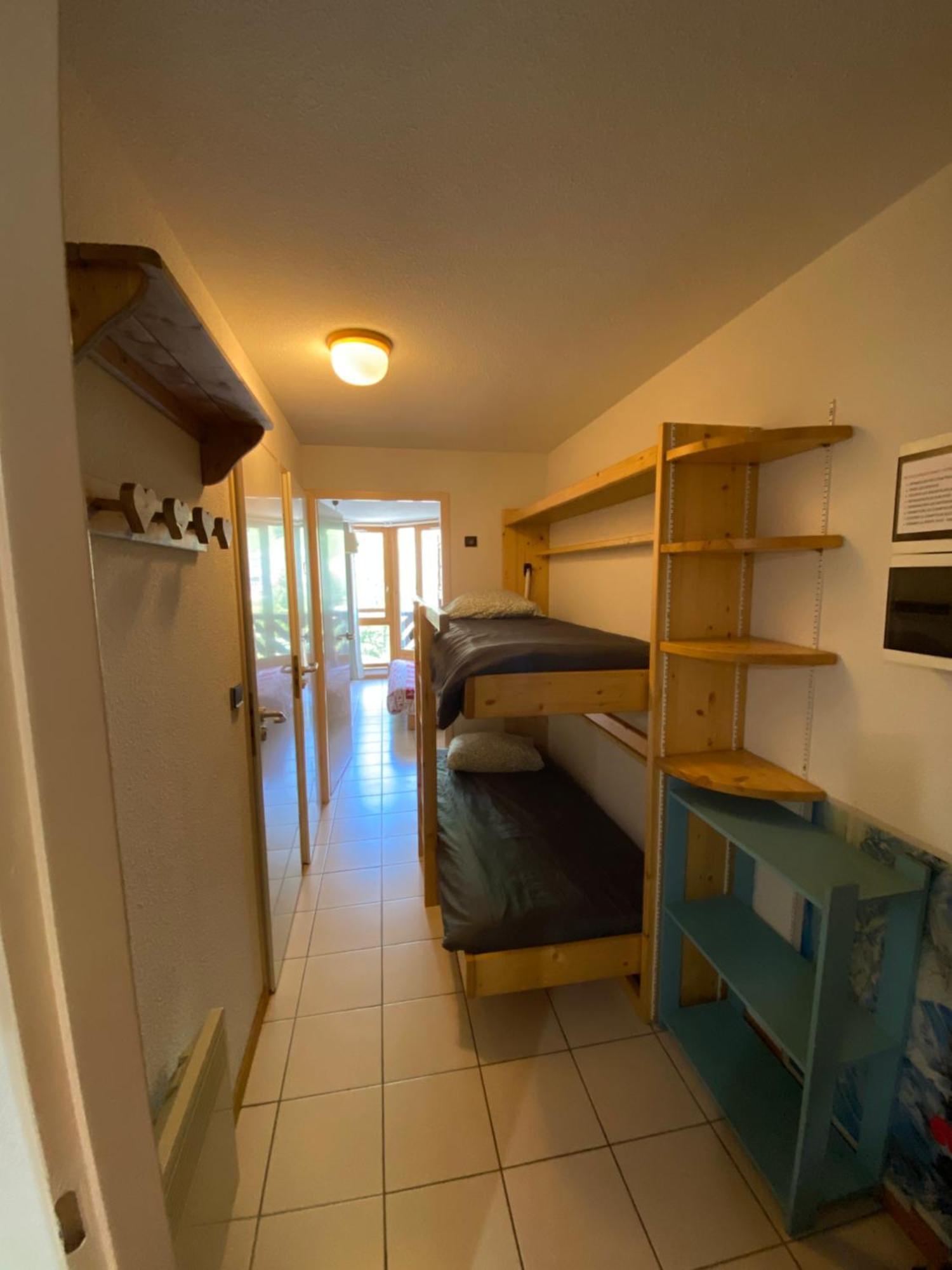 Apartment 1 Bedroom Appt With Beautiful Views *